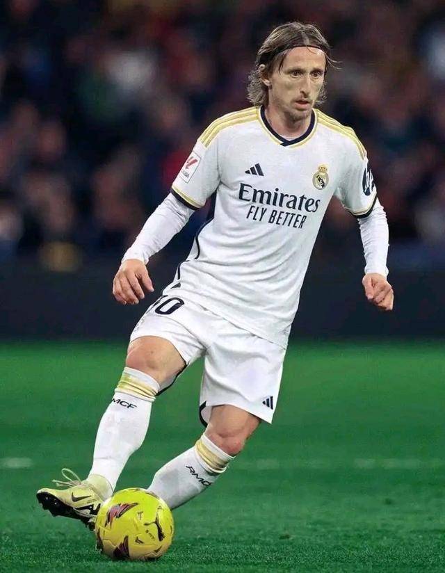 罗马诺：卢克曼没参加训练，这是他对亚特兰大的回应