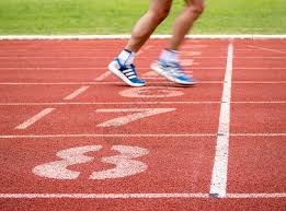 老鹰vs猛龙赛前 特雷杨神态轻松 与助教有说有笑